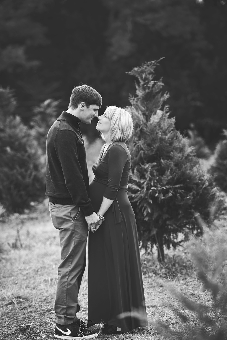 Williamsburg Tree Farm Maternity Photographer_3374