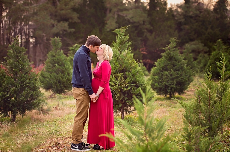 Williamsburg Tree Farm Maternity Photographer_3375