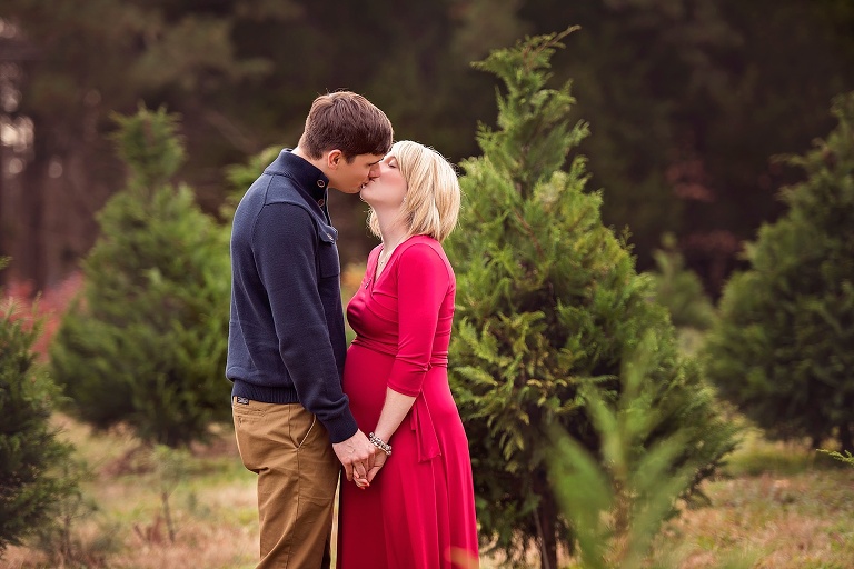 Williamsburg Tree Farm Maternity Photographer_3376