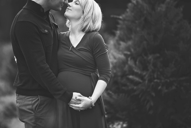 Williamsburg Tree Farm Maternity Photographer_3381